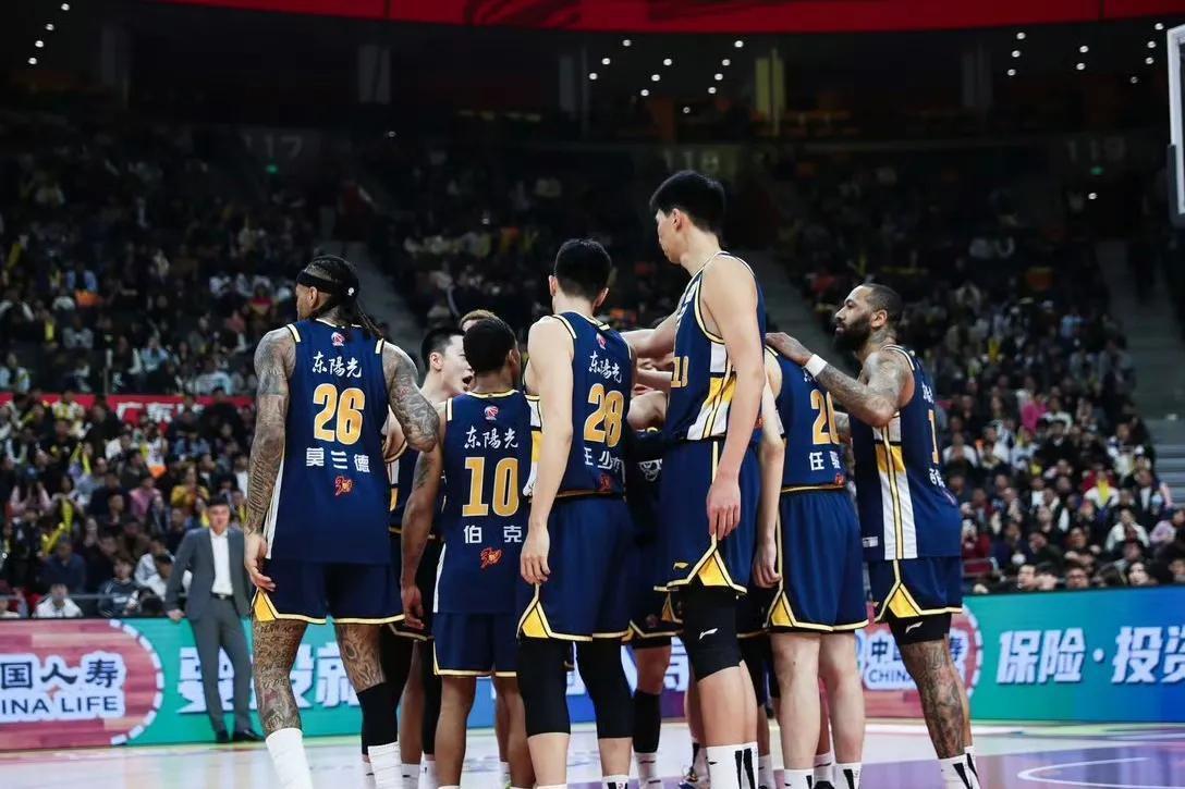 u8娱乐电子游戏集结日NBA总决赛焦点战，广东宏远调整名单，悬念犹存，年轻球员得到机会的简单介绍