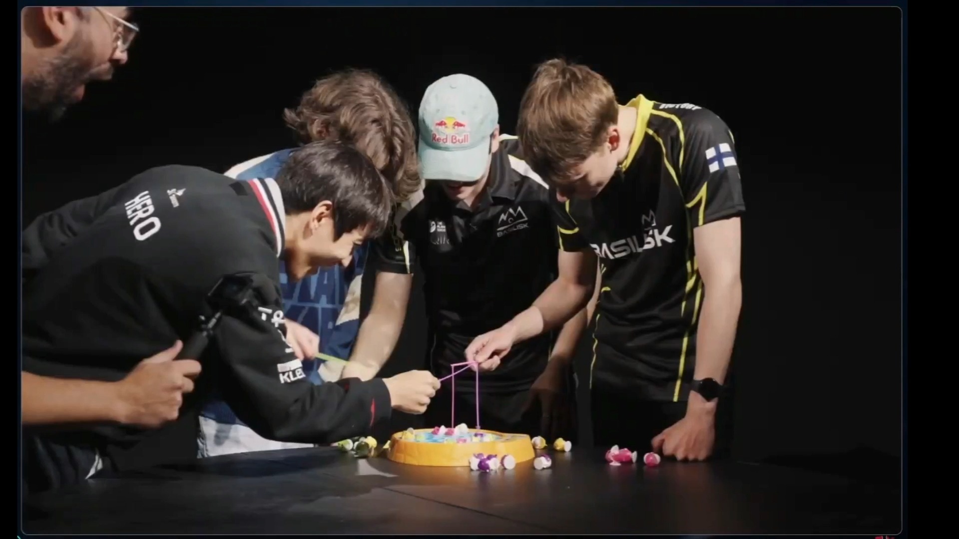 u8官方在线登录费城76人发布备战花絮，冲刺阶段官宣签约，法国杯任务艰巨，资深球员宣示担当的简单介绍