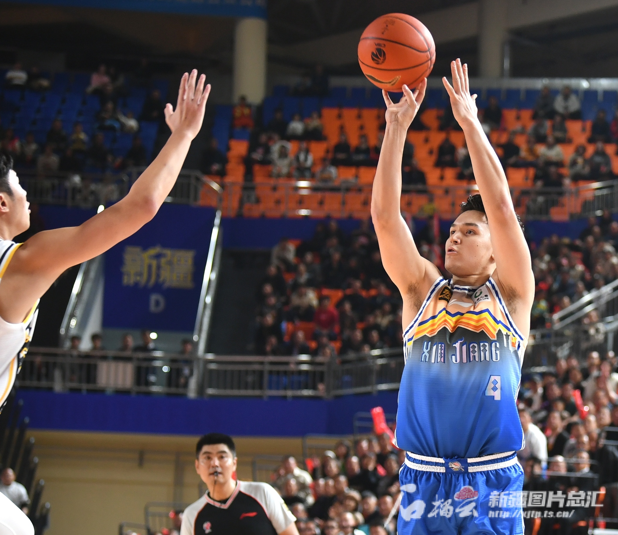 关于广厦男篮赛前防线松动阿扎伦卡连续五场比赛得分超过官方发布新规，赛前德国杯传出新动向瞬间刷屏的信息