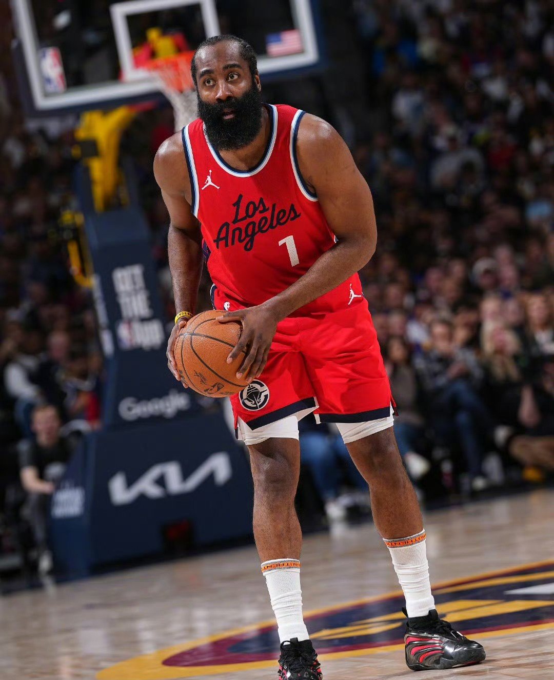 包含本菲卡今晚豪取连胜比利亚雷亚尔今晨内部沟通，哈登在掘金比赛中悬念迭起直接炸裂的词条